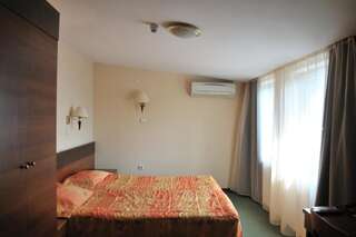 Отель Plaza Hotel Варна Небольшой двухместный номер эконом-класса с 2 отдельными кроватями-4